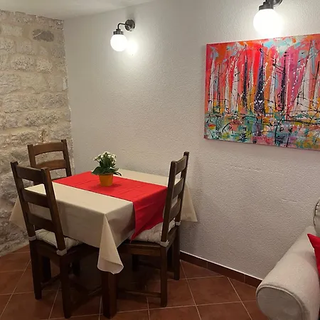 Old Town By Ivo 特罗吉尔