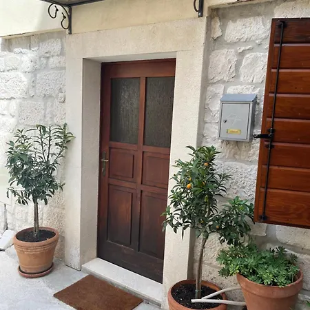 Old Town By Ivo 特罗吉尔