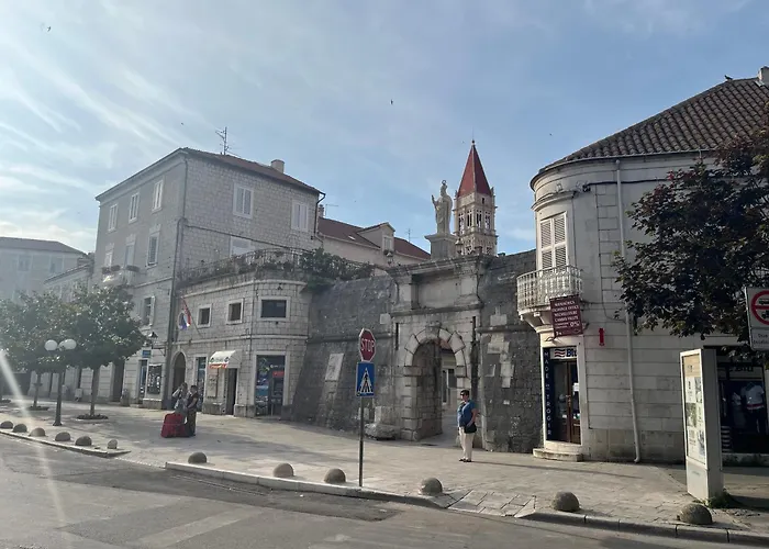 Old Town By Ivo Daire