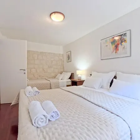 Old Town By Ivo 公寓