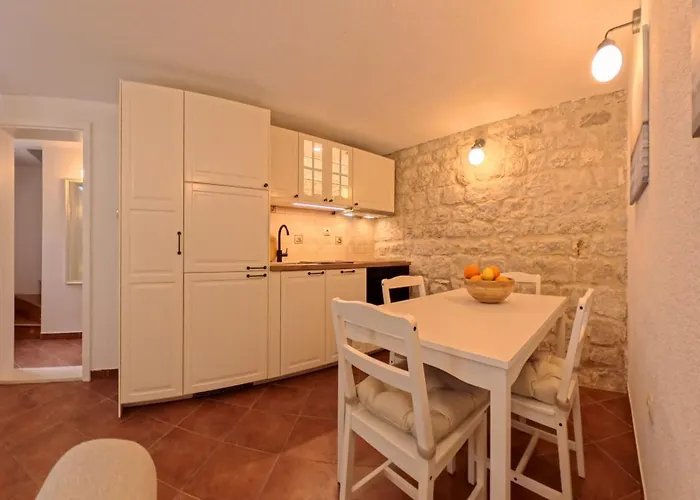 Old Town By Ivo 特罗吉尔